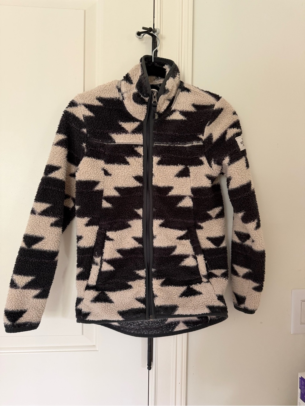 The North Face Black & Cream Patterned Sherpa Jacket kids